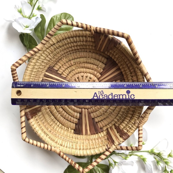 Decorative Woven Straw Wicker Basket - Picture 4 of 6